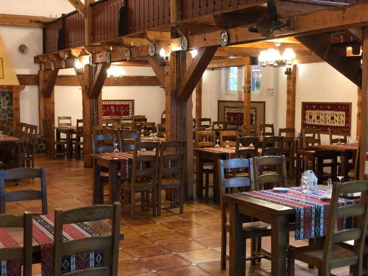 De Argint Aleea Pelesului Nr 2 Sinaia